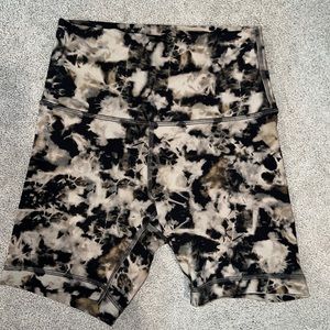 Lululemon Wunder Train Biker Shorts